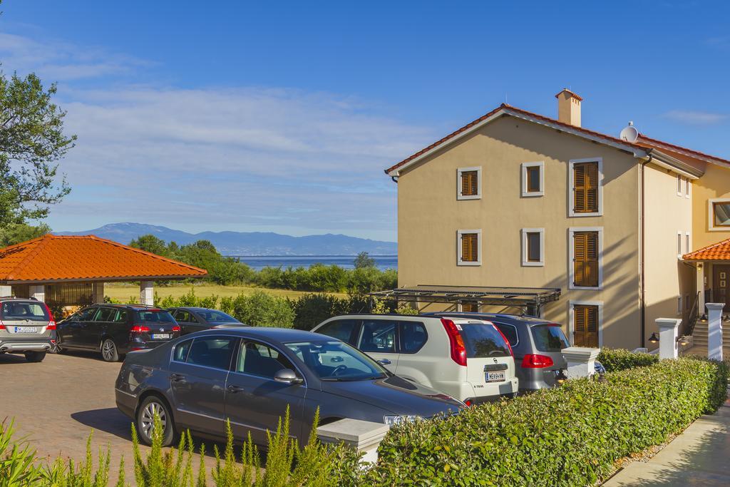 Luxury Apartments Villa Matea Malinska Exterior photo